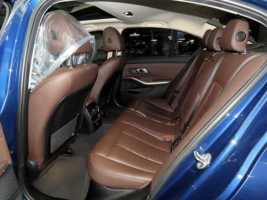 BMW 3-Series — photo 07
