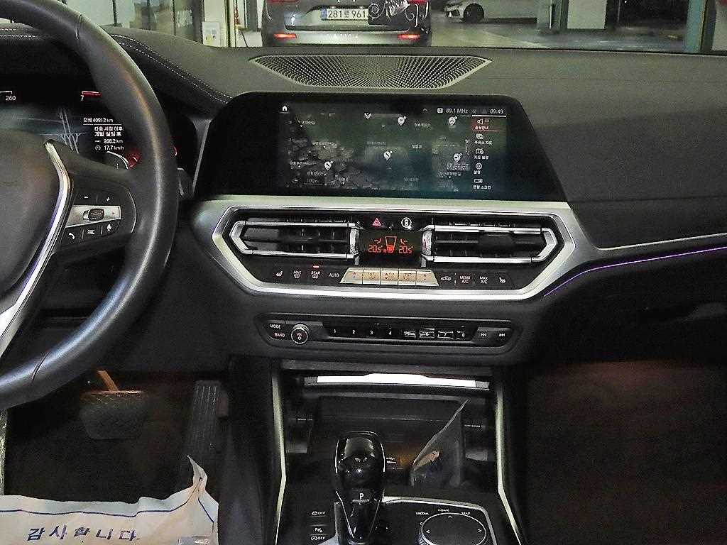 BMW 3-Series — photo 11