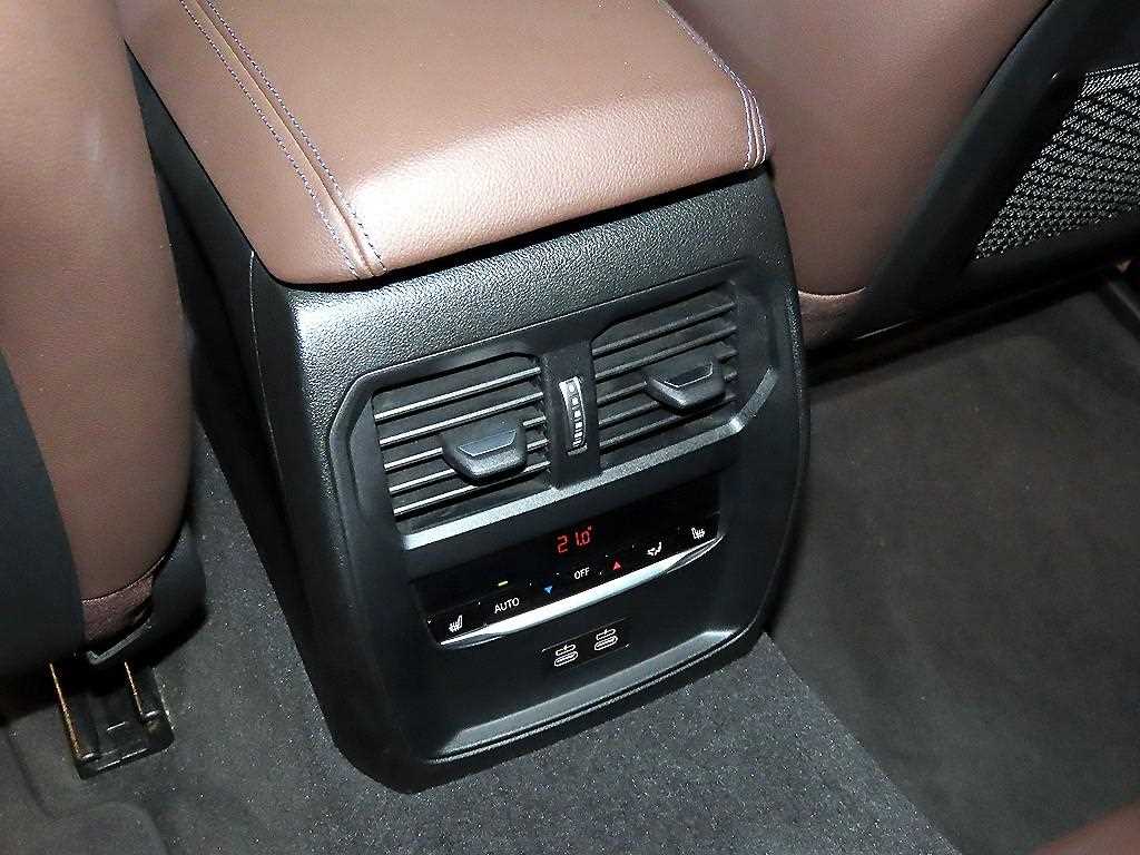 BMW 3-Series — photo 13