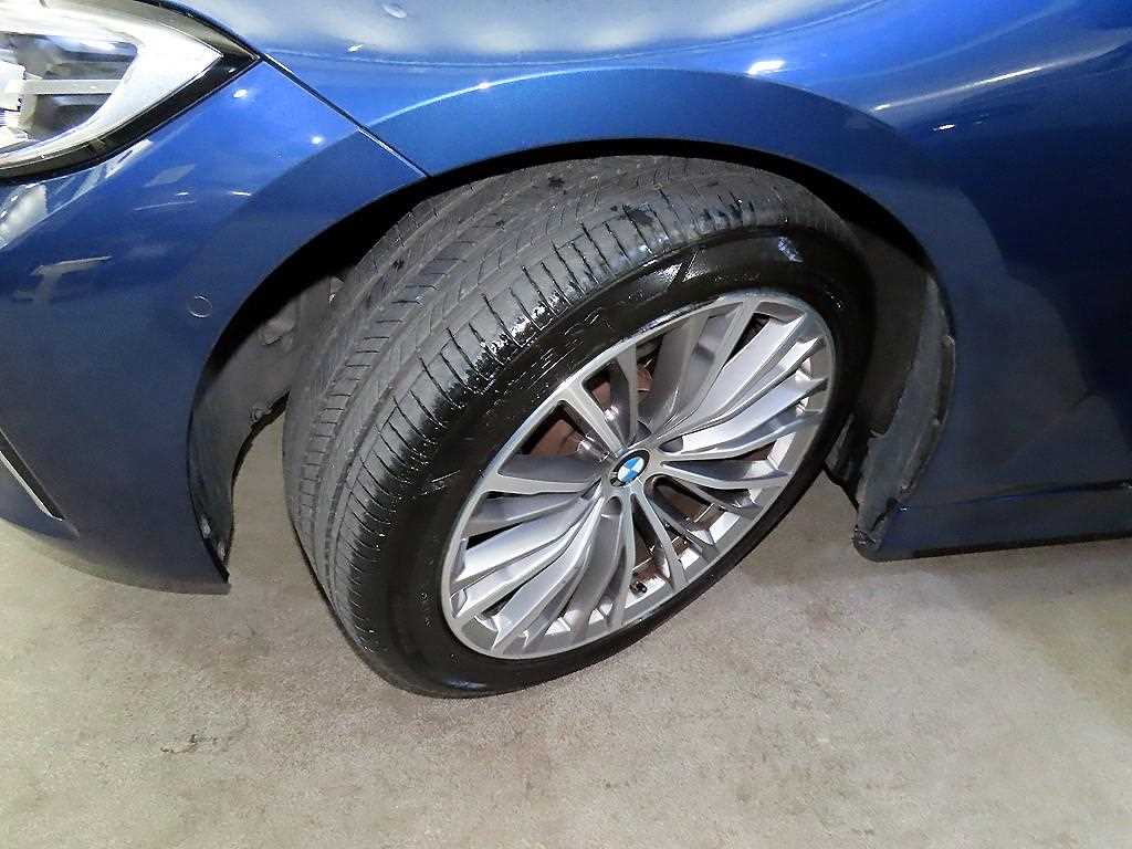 BMW 3-Series — photo 20