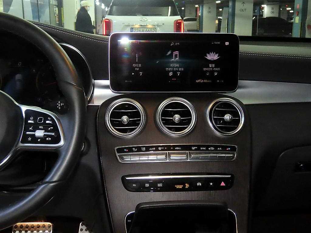 Mercedes-Benz GLC-Class — photo 11
