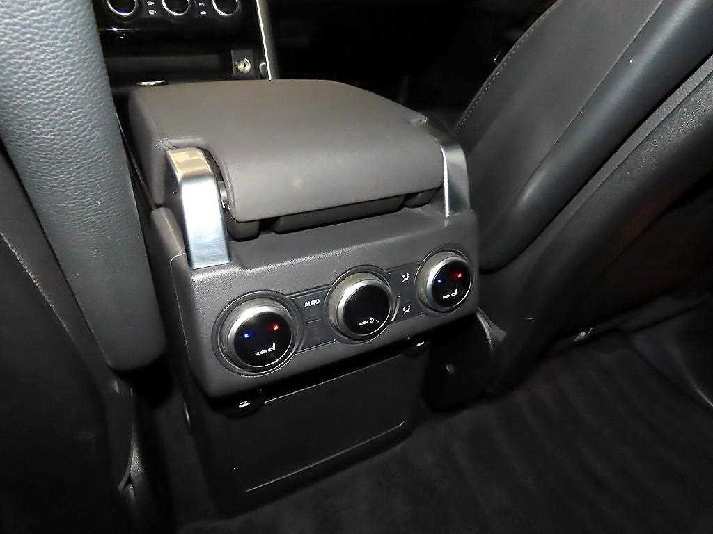 Land Rover Discovery — photo 14