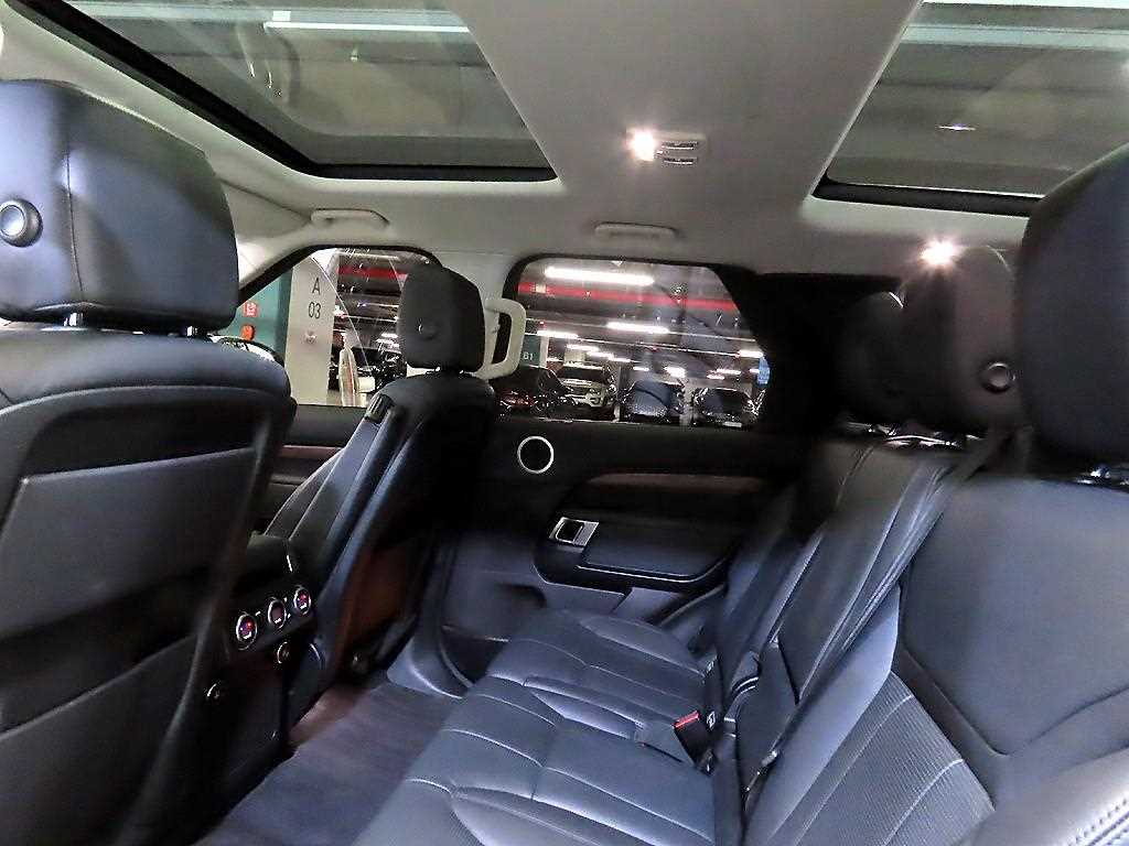 Land Rover Discovery — photo 16
