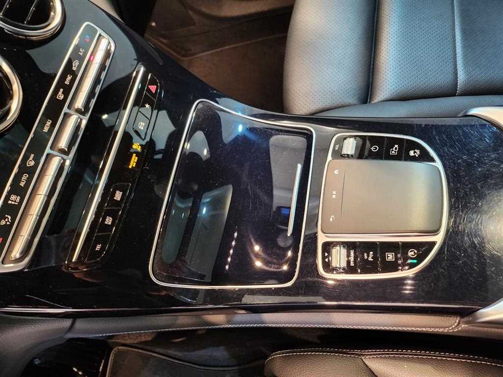 Mercedes-Benz GLC-Class — photo 16