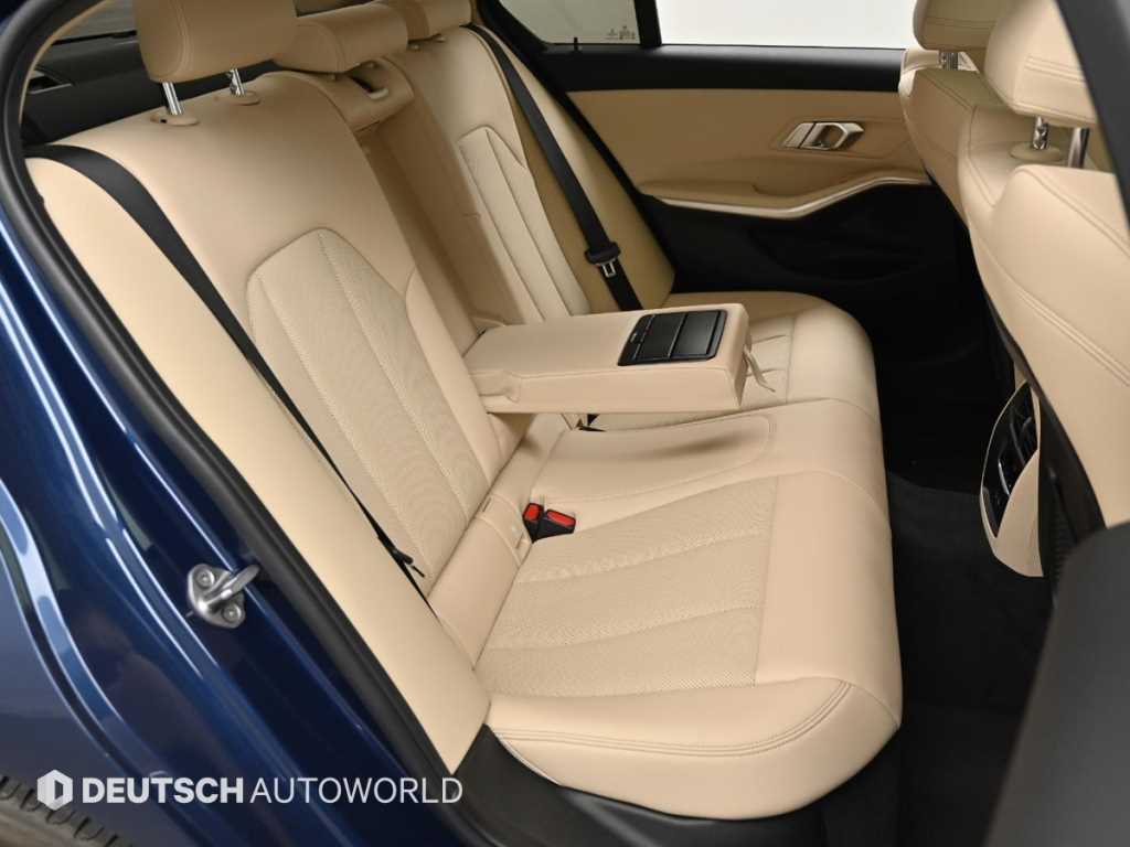 BMW 3-Series — photo 12