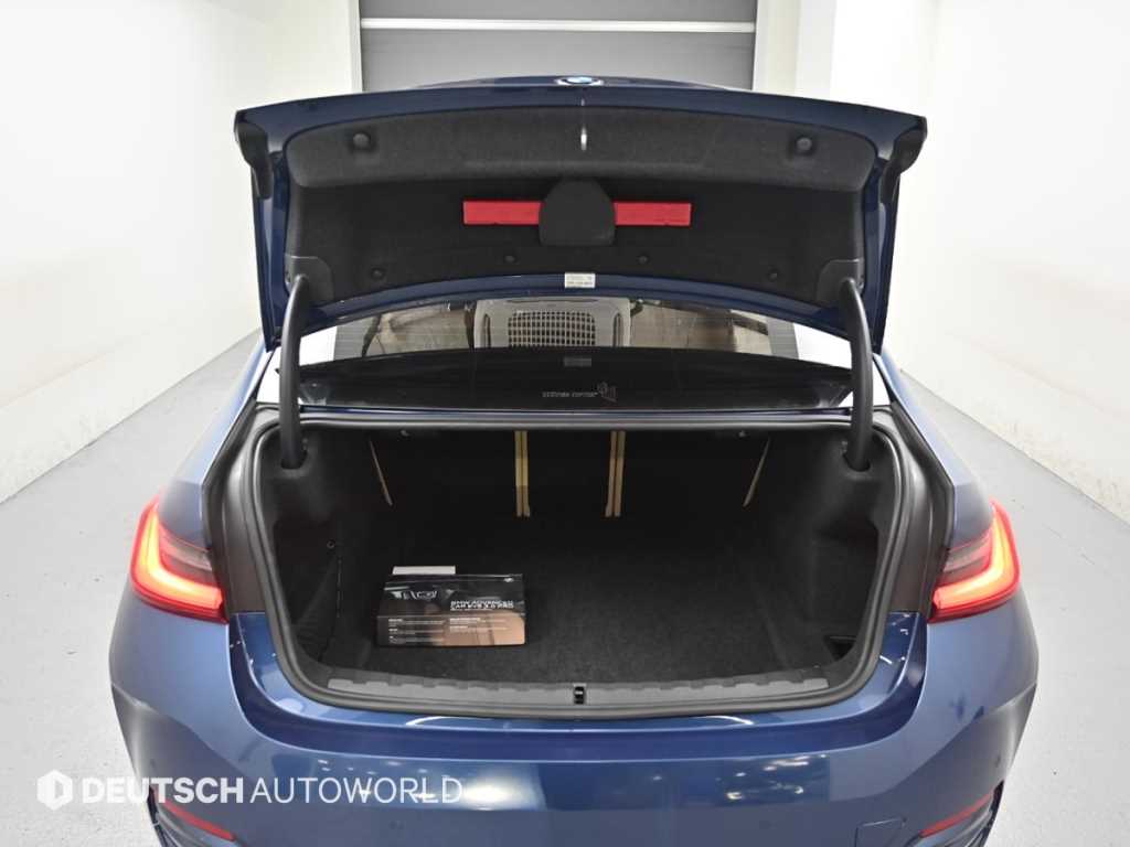 BMW 3-Series — photo 19