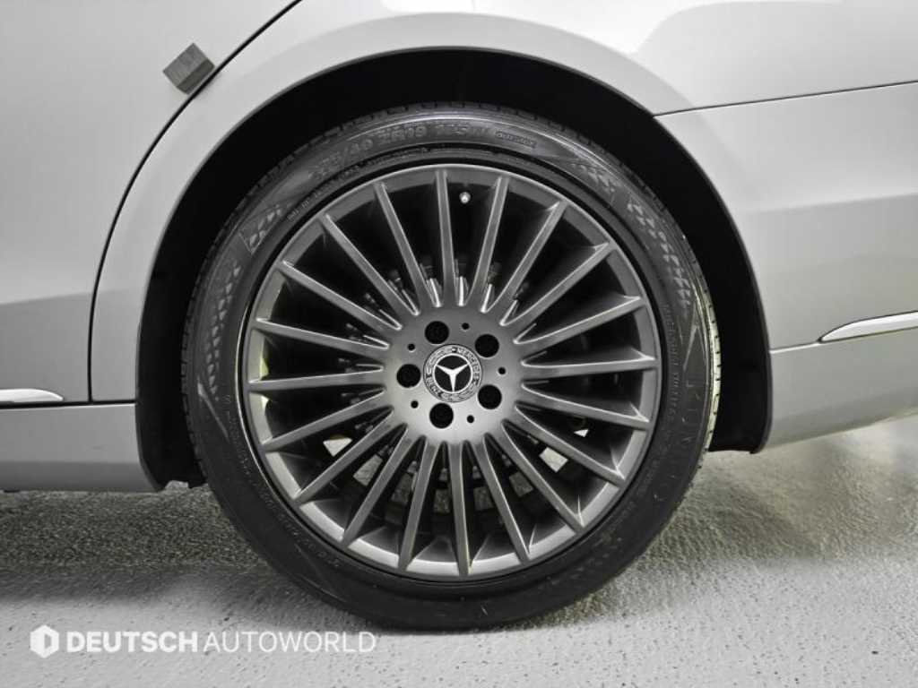 Mercedes-Benz S-Class — photo 20