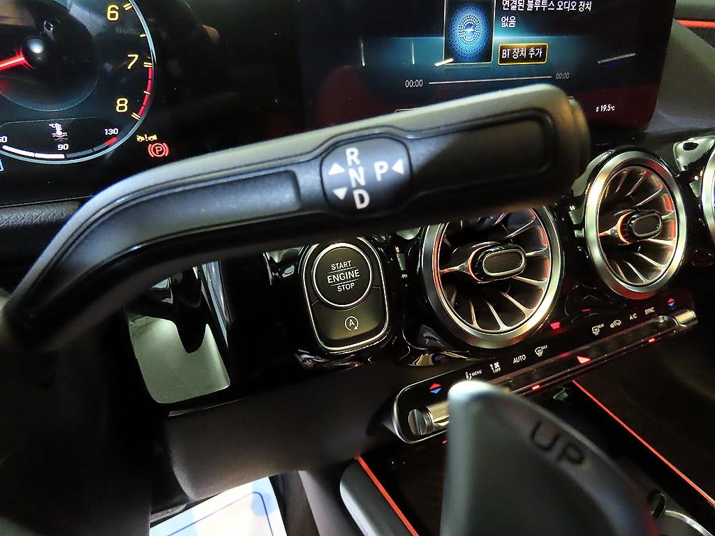 Mercedes-Benz GLA-Class — photo 12