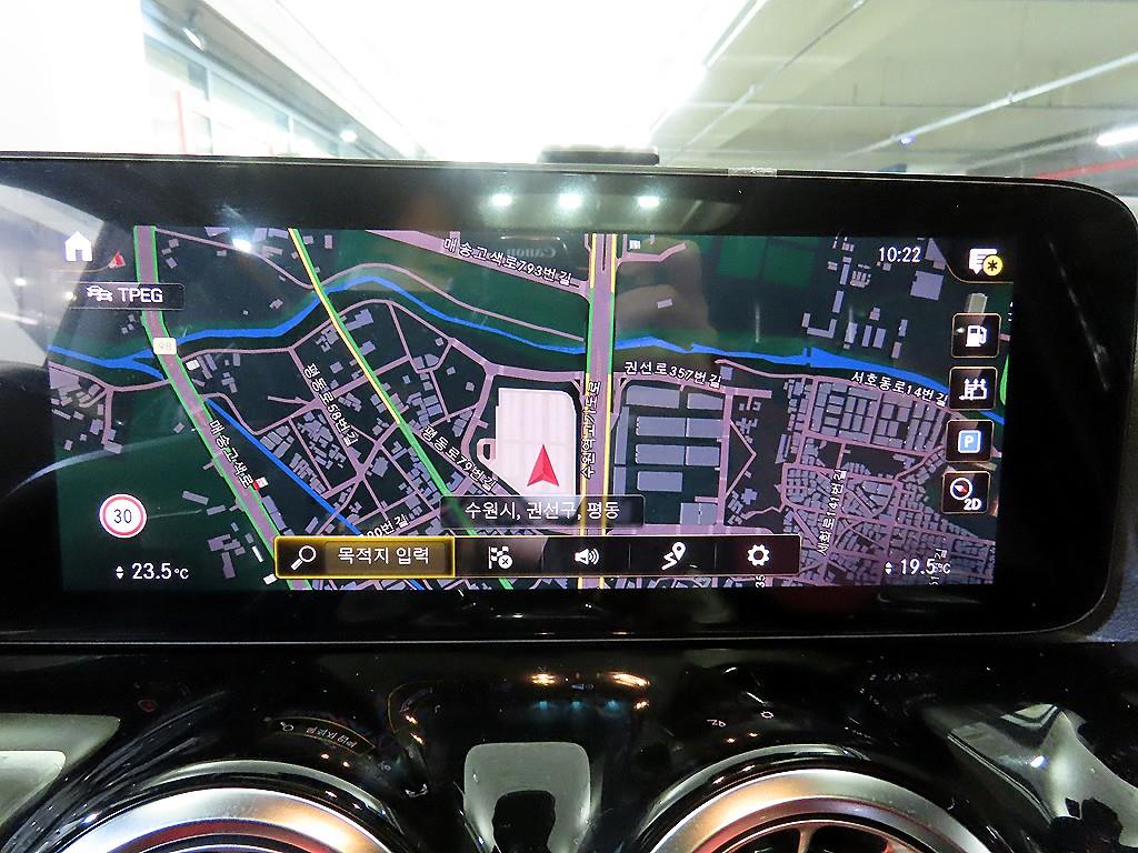 Mercedes-Benz GLA-Class — photo 13