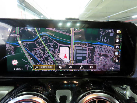 Mercedes-Benz GLA-Class — photo 13
