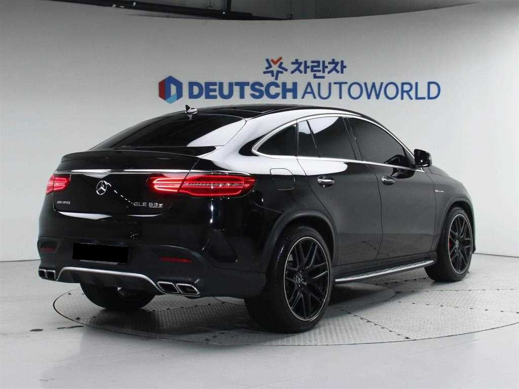 Mercedes-Benz GLE-Class — photo 03