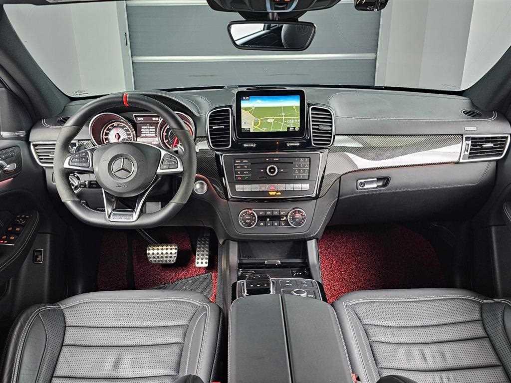 Mercedes-Benz GLE-Class — photo 08