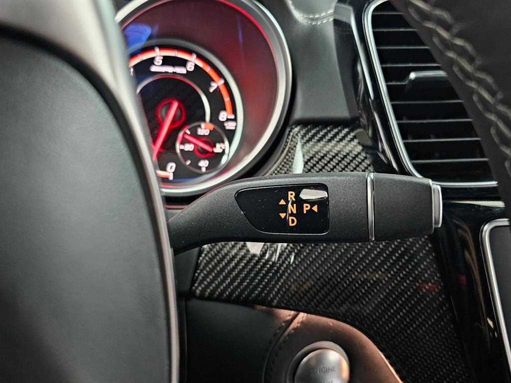 Mercedes-Benz GLE-Class — photo 10