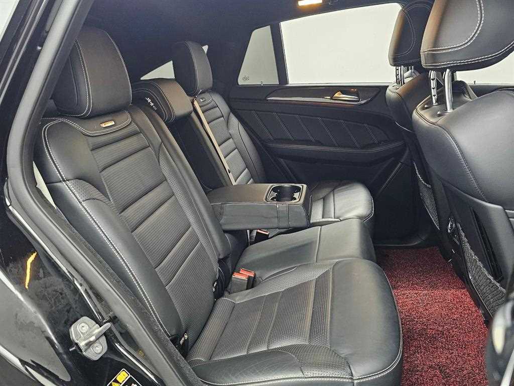 Mercedes-Benz GLE-Class — photo 13
