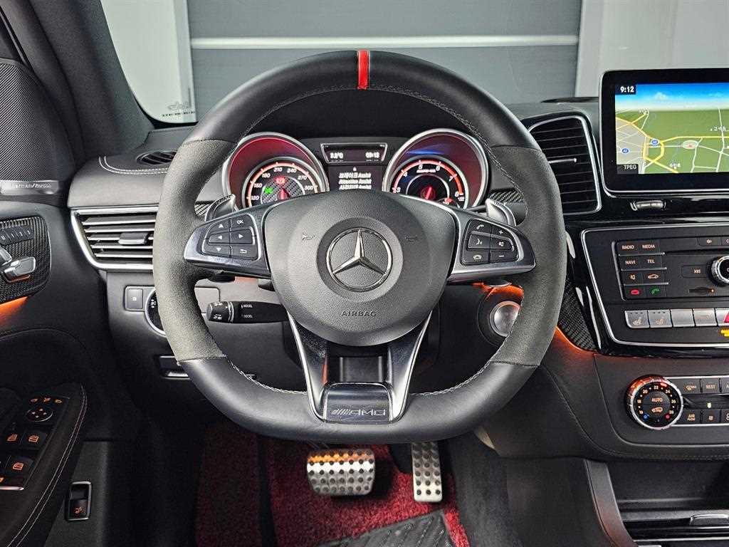 Mercedes-Benz GLE-Class — photo 14