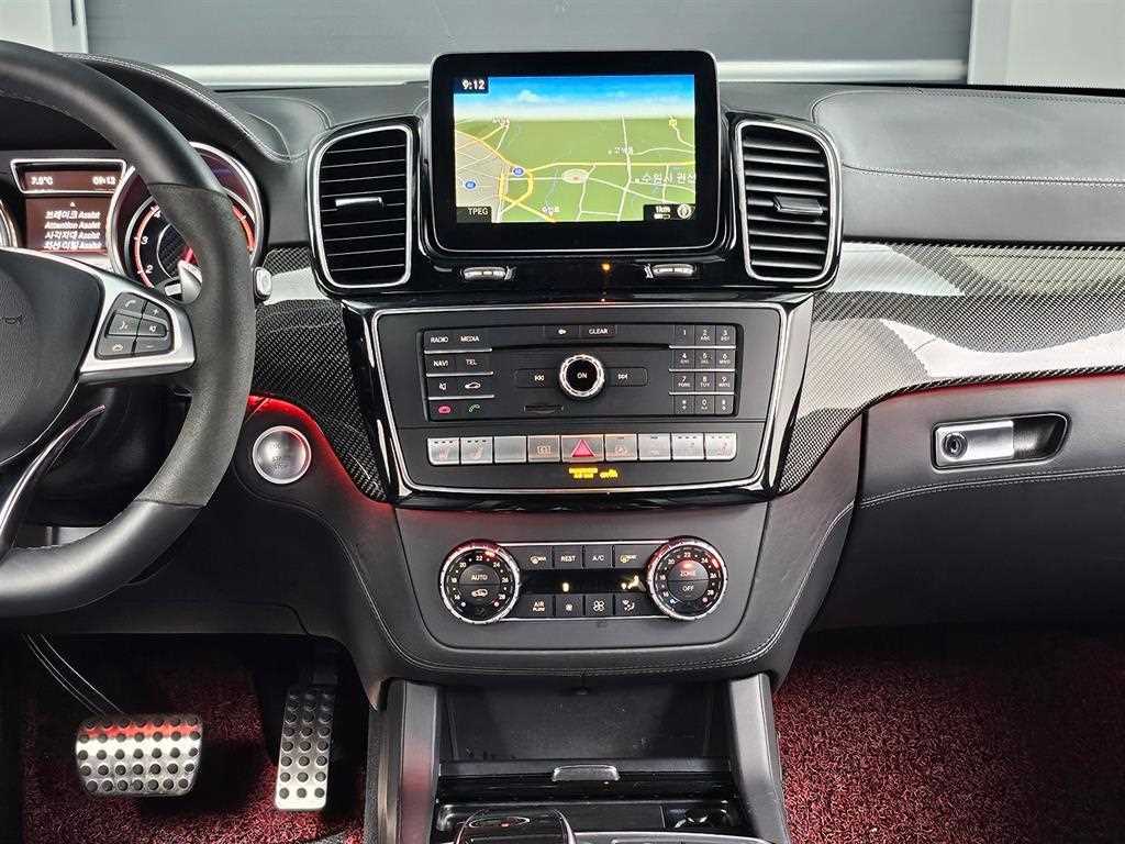 Mercedes-Benz GLE-Class — photo 15