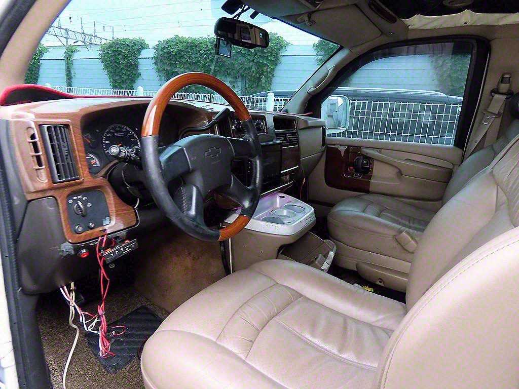 CHEVROLET Express Van — photo 07