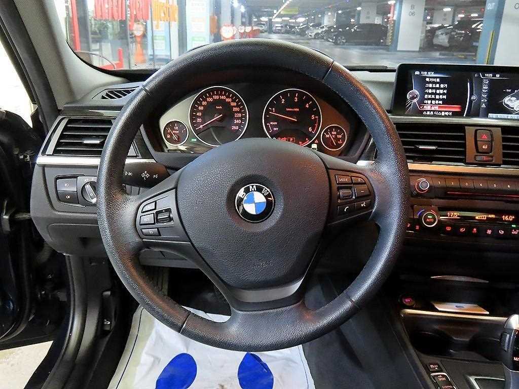 BMW 3-Series — photo 08