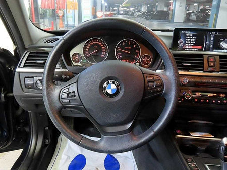 BMW 3-Series — photo 08
