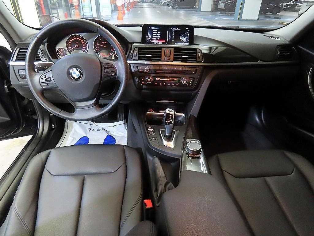 BMW 3-Series — photo 10