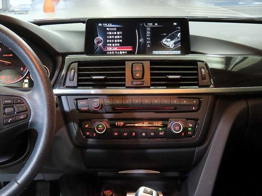 BMW 3-Series — photo 11