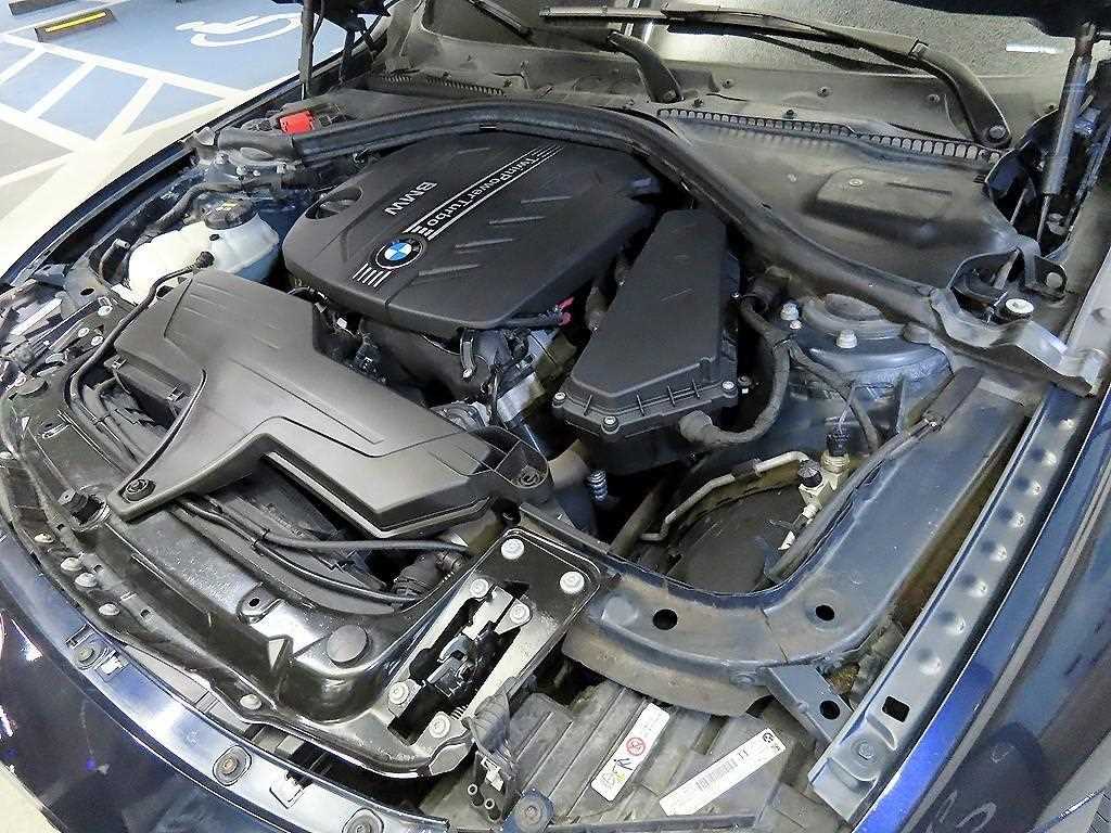 BMW 3-Series — photo 19