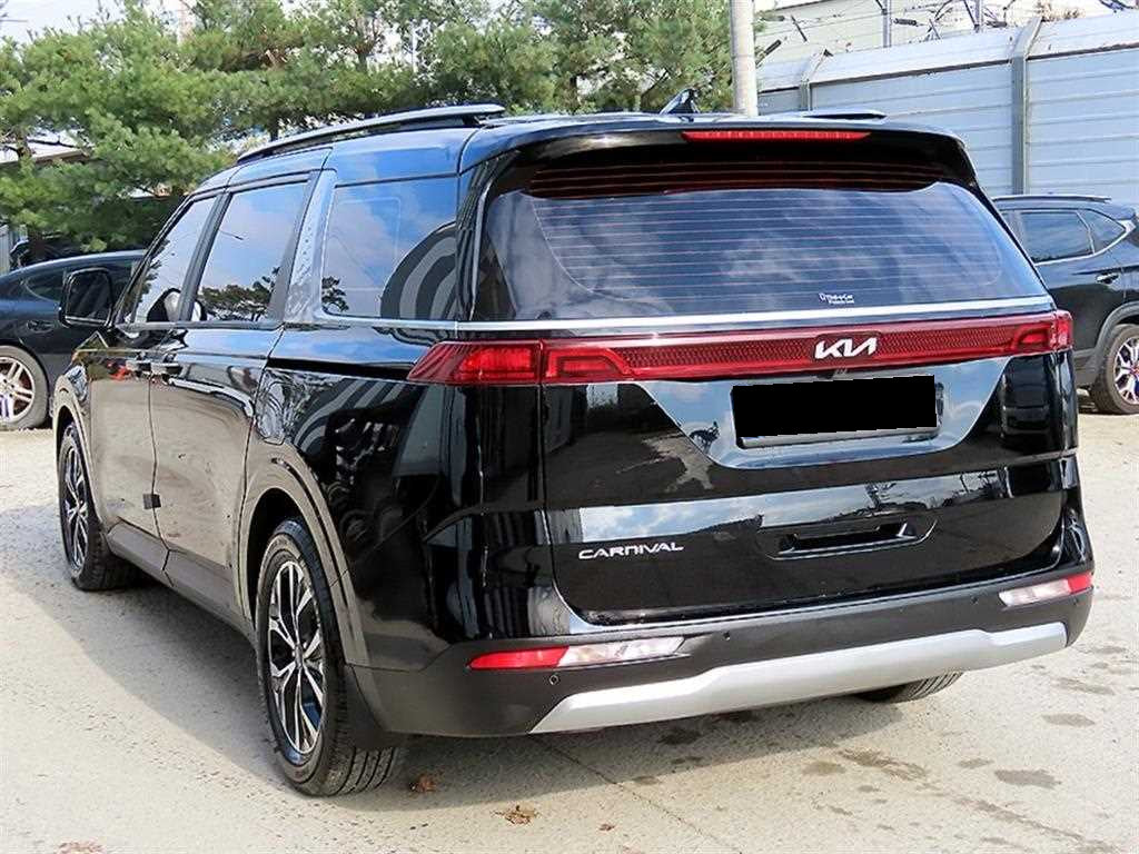 Kia Carnival — photo 03