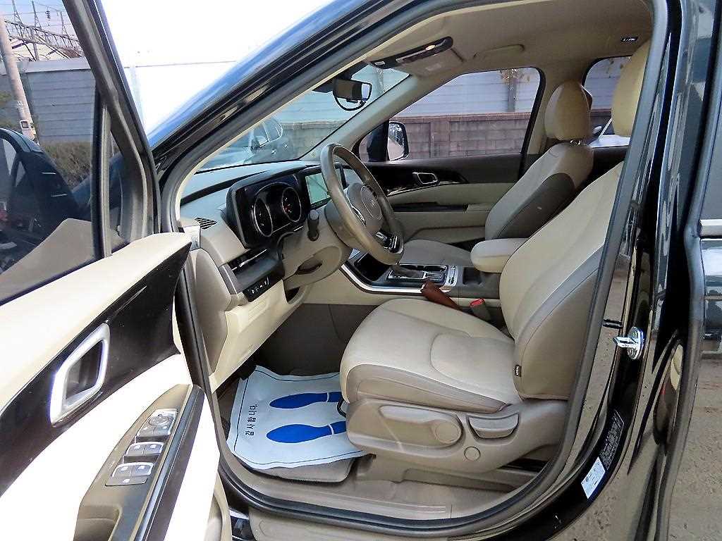 Kia Carnival — photo 05