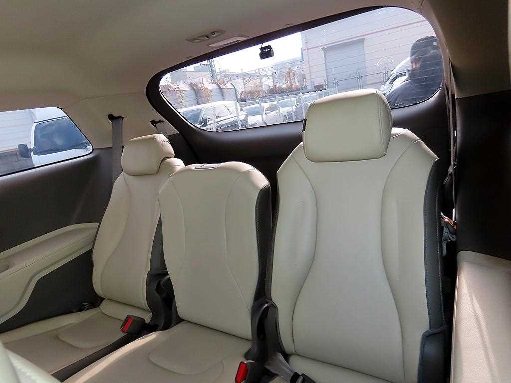 Kia Carnival — photo 07