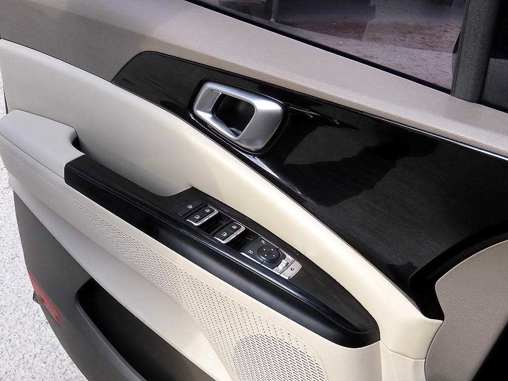 Kia Carnival — photo 12