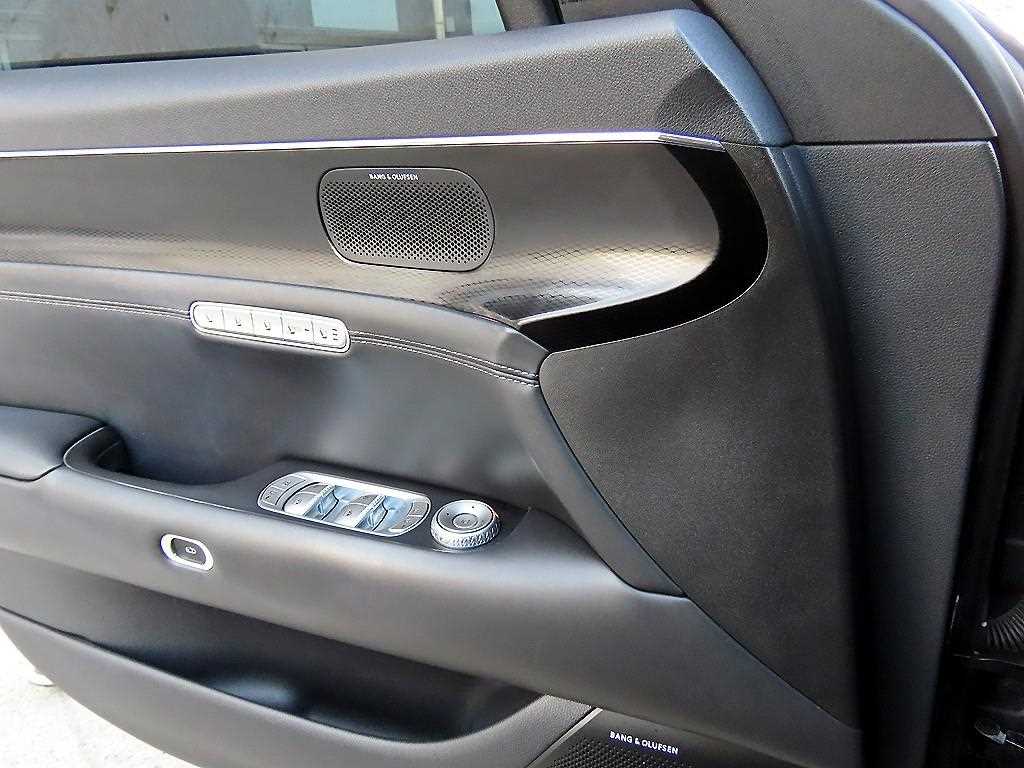 Genesis G90 — photo 12
