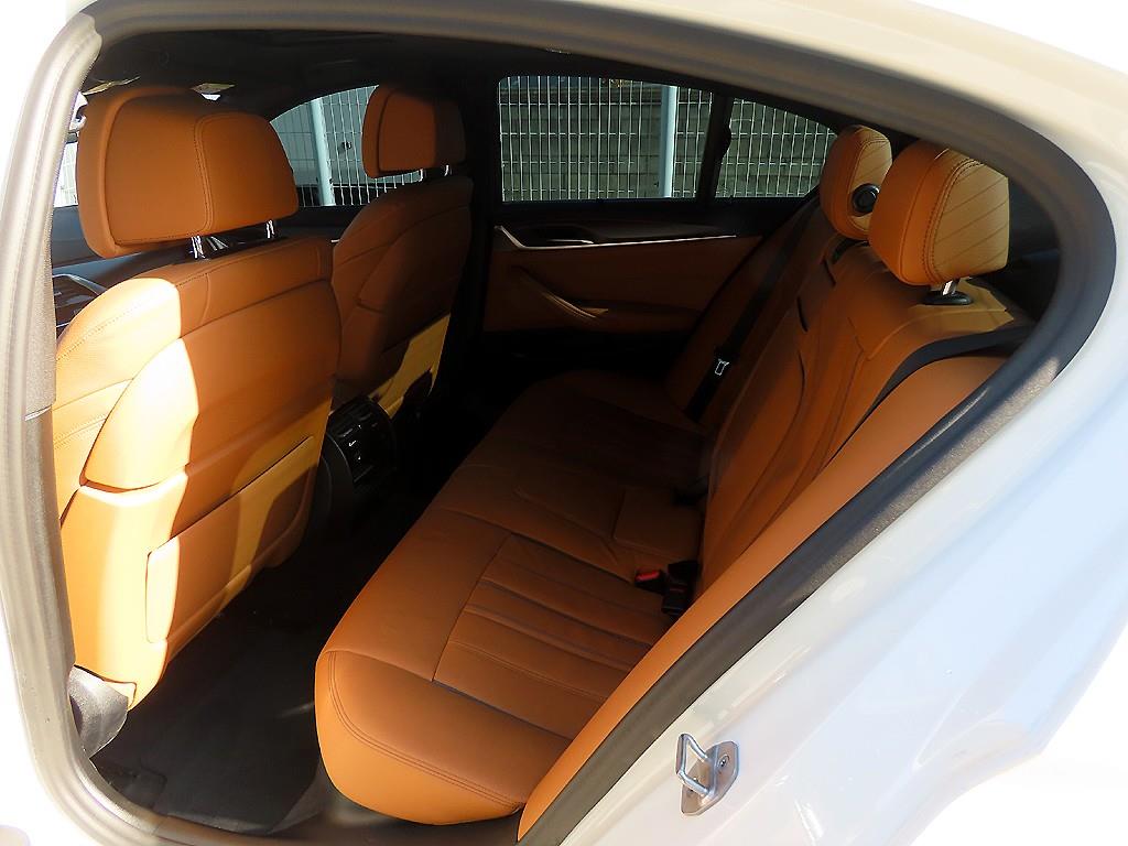 BMW 5-Series — photo 06