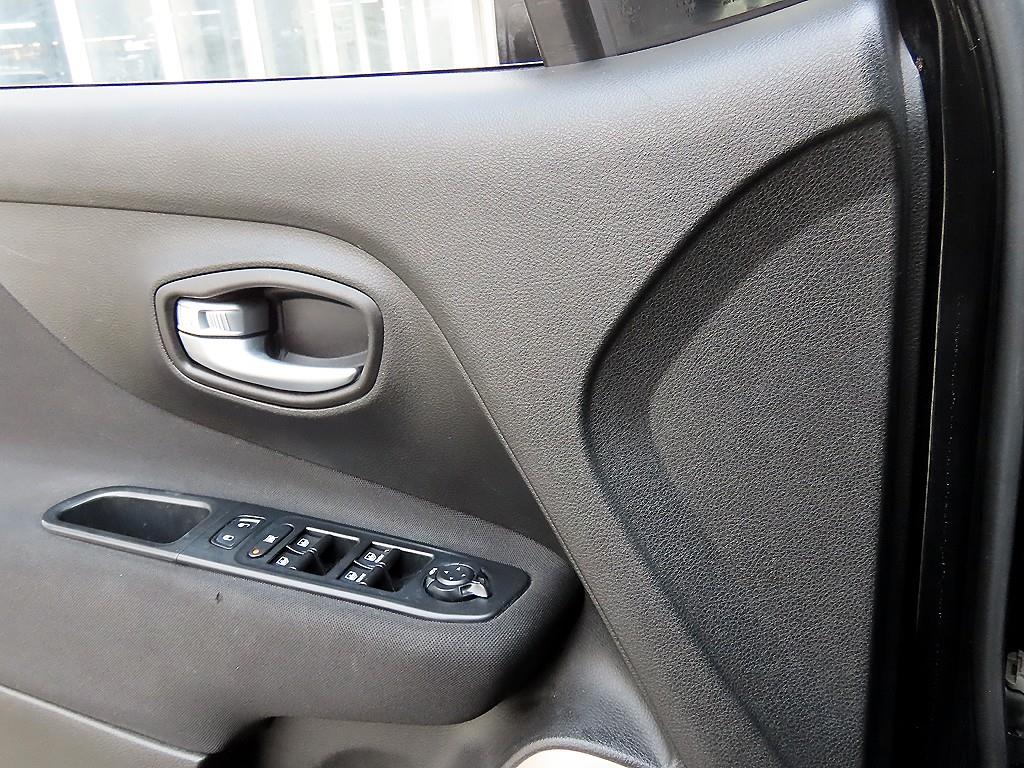 Jeep Renegade — photo 11