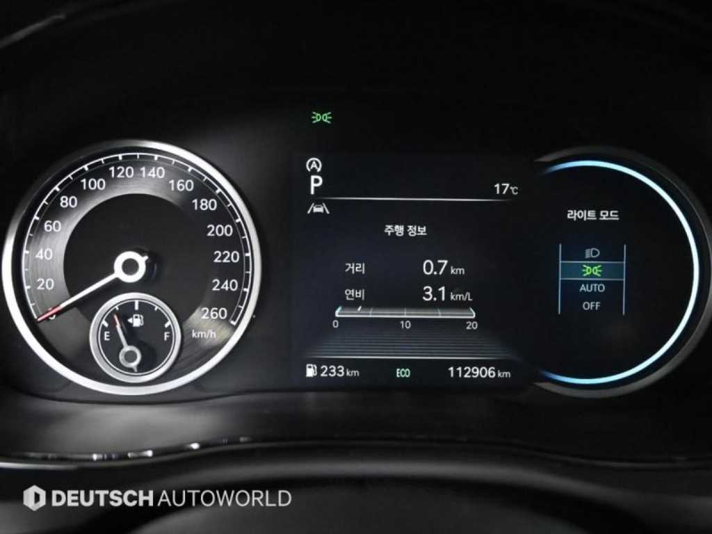 Genesis GV70 — photo 08
