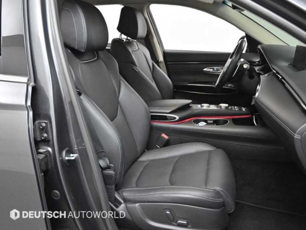 Genesis GV70 — photo 10