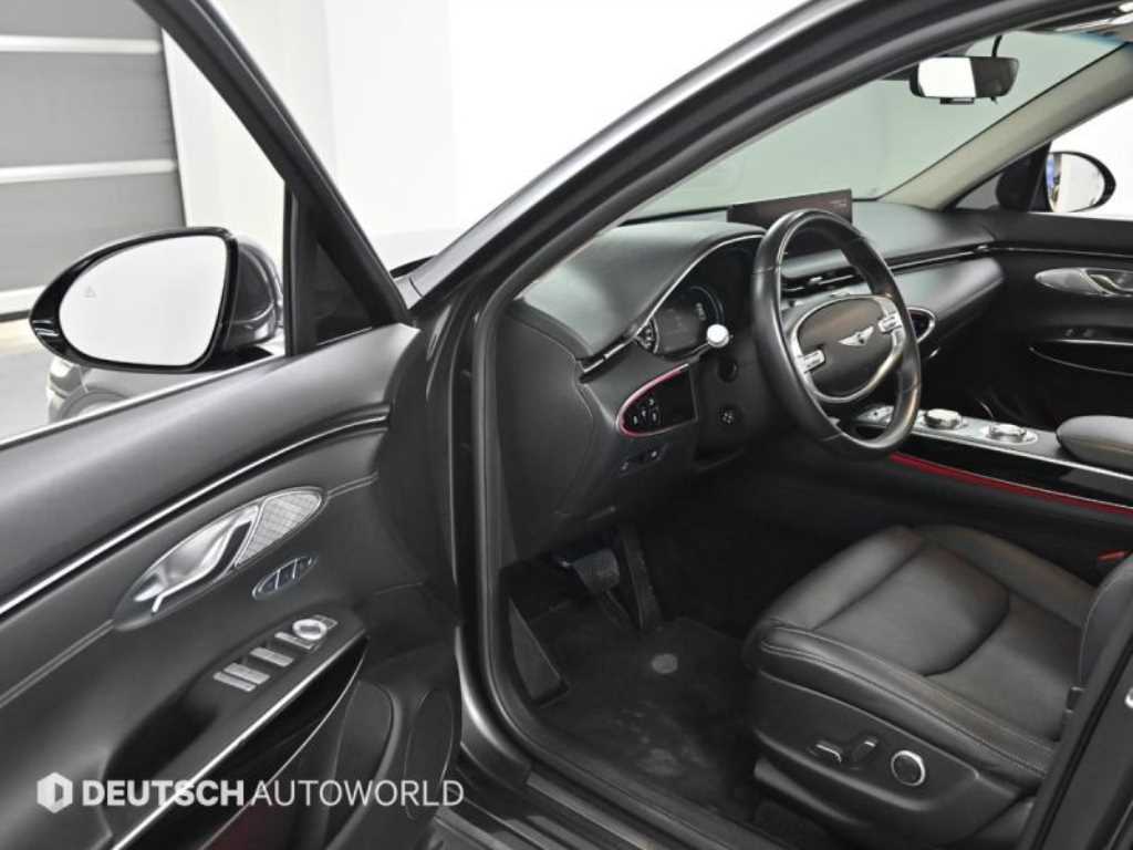 Genesis GV70 — photo 11