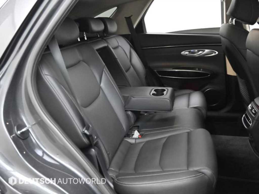 Genesis GV70 — photo 12