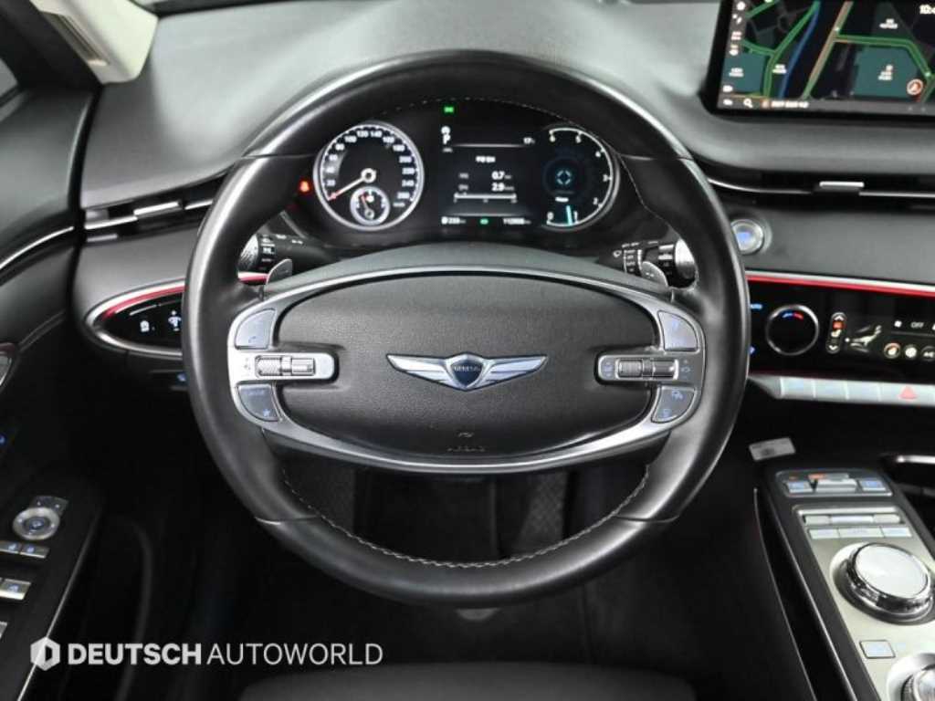 Genesis GV70 — photo 13