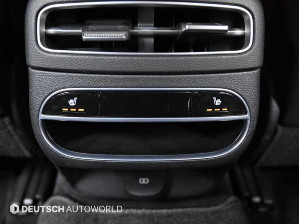 Genesis GV70 — photo 16