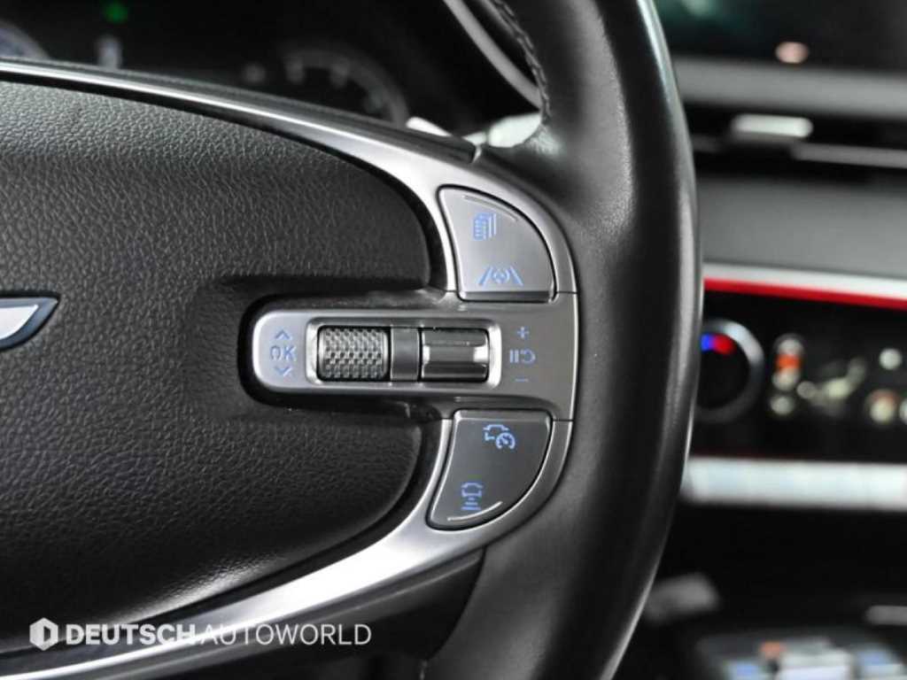 Genesis GV70 — photo 18