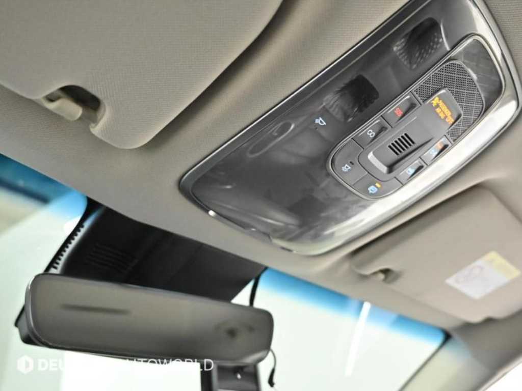 Genesis GV70 — photo 19