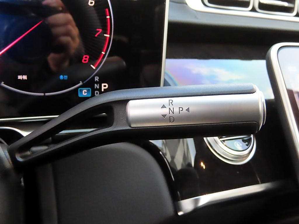 Mercedes-Benz S-Class — photo 11