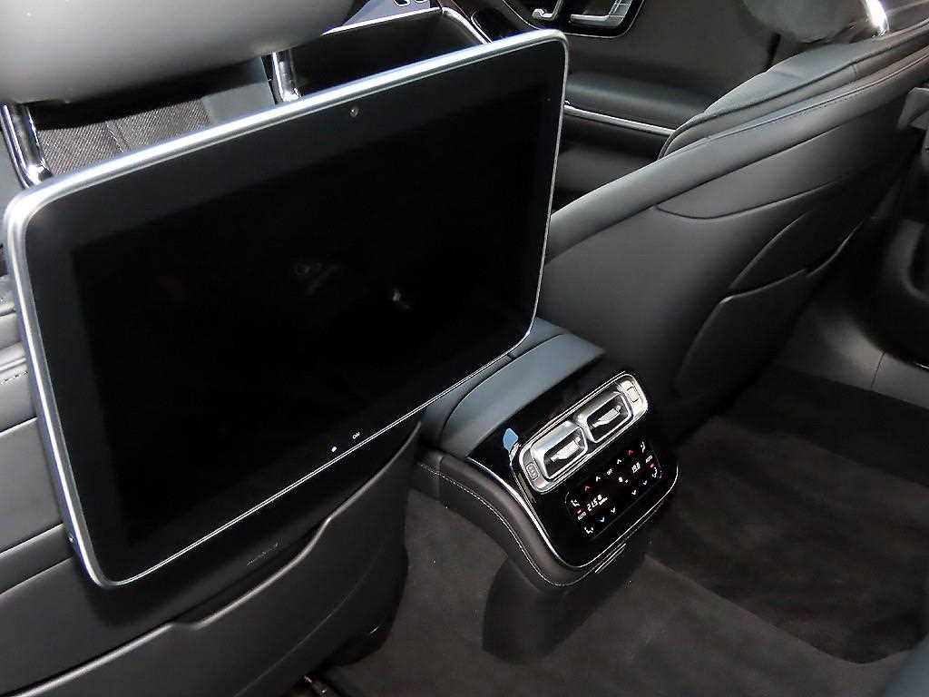 Mercedes-Benz S-Class — photo 15