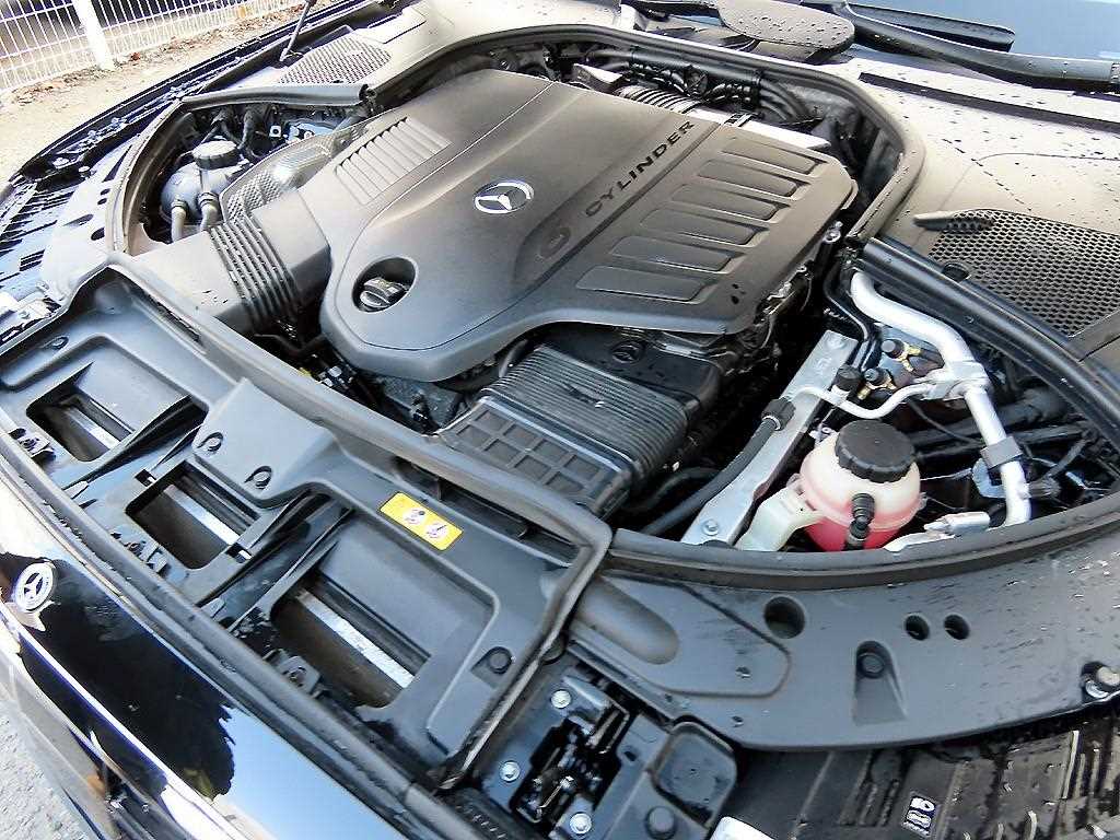 Mercedes-Benz S-Class — photo 19