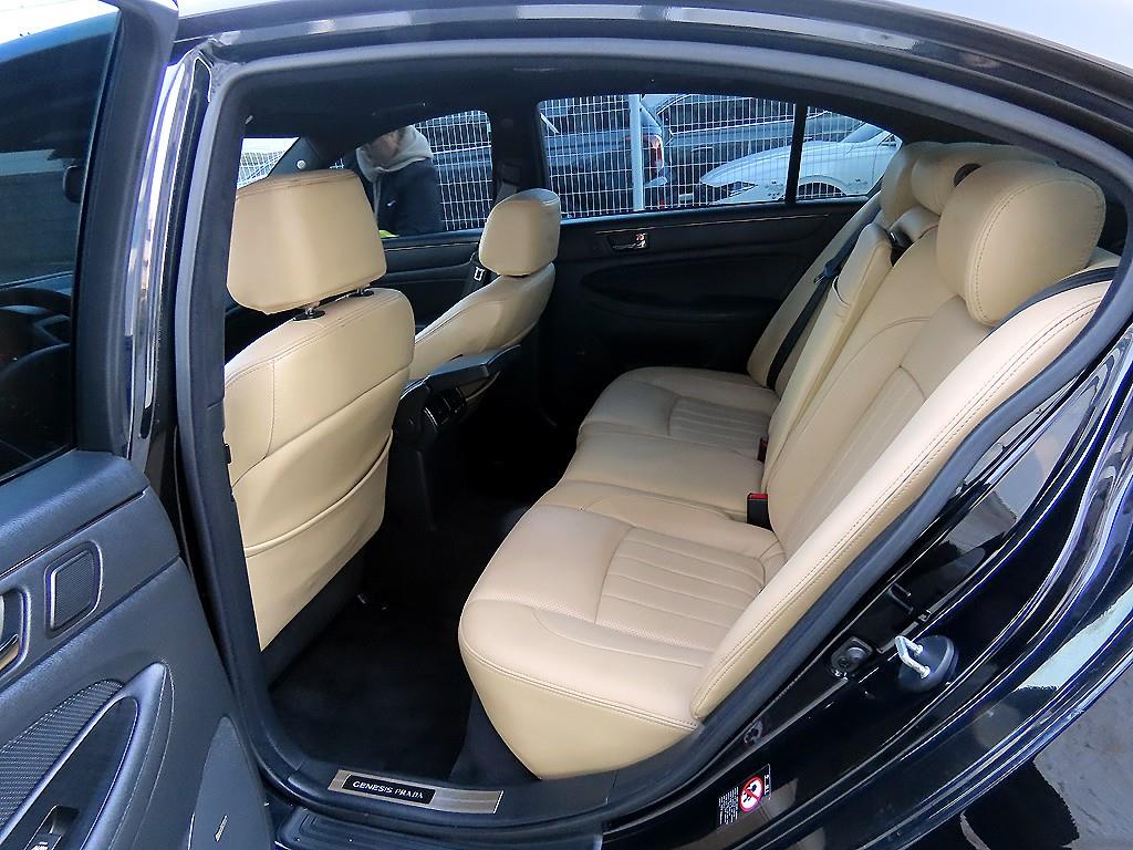 Hyundai Genesis — photo 06