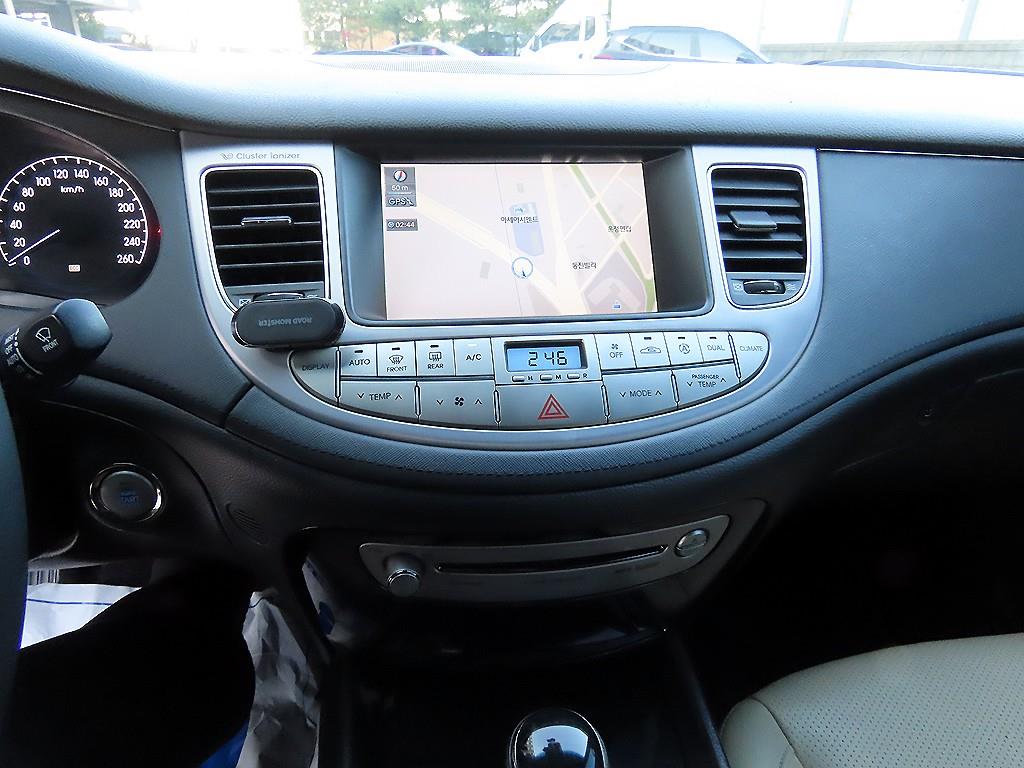 Hyundai Genesis — photo 13