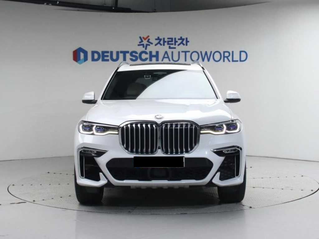 BMW X7 — photo 03