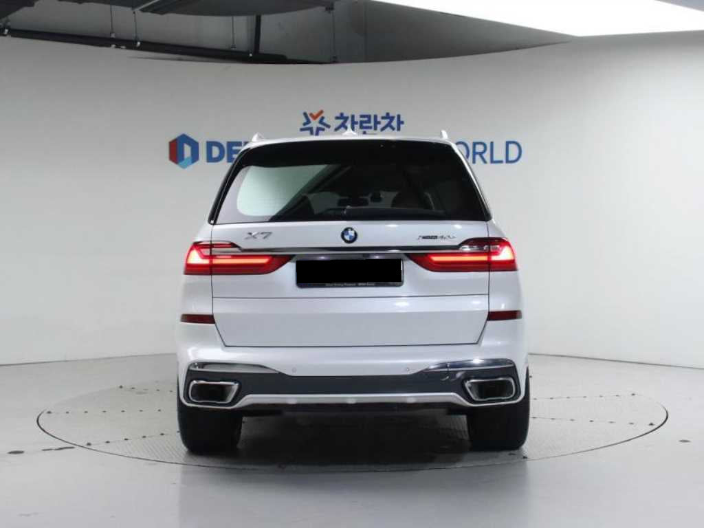 BMW X7 — photo 04