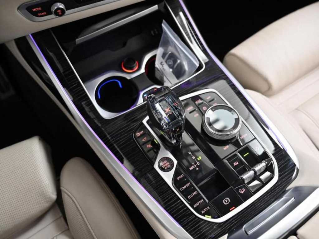 BMW X7 — photo 09
