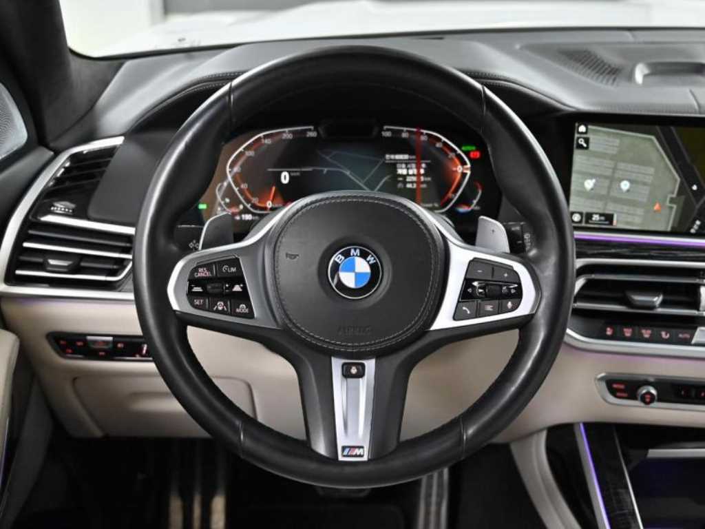 BMW X7 — photo 13